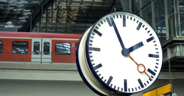 Daylight Saving Time Ends Sooner in Canada This Year